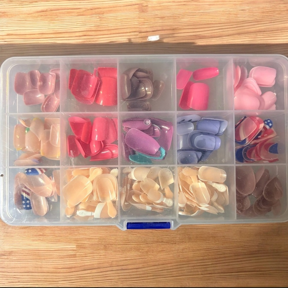 Multi-Color Glue On Nails with Storage Box